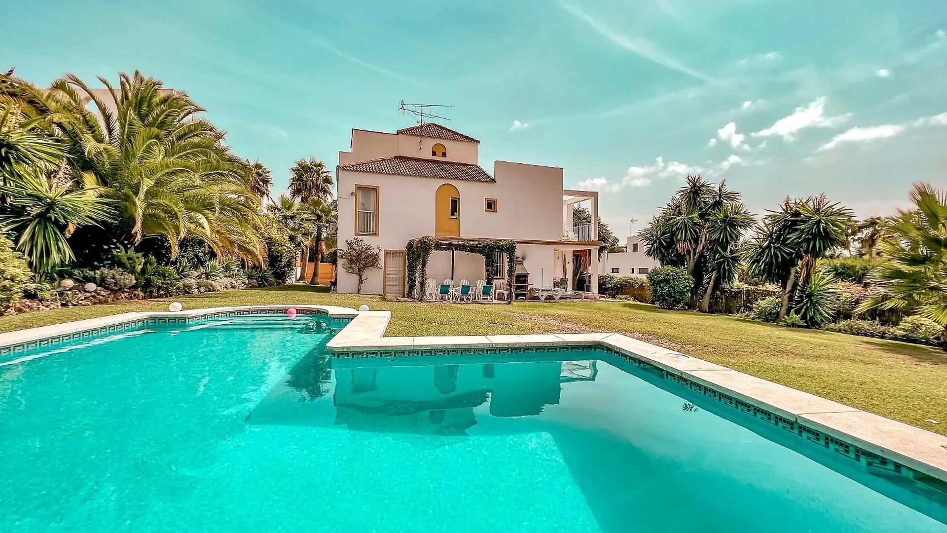 Beautiful Villa Close To Puerto Banus Marbella